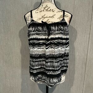 Black and White Patterned Women's Top Size Medium